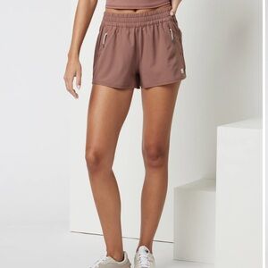 Vuori Dash Athletic Shorts size small